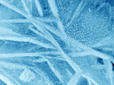 Donmuş Baltık Denizi 'nde kışın tuhaf bir buz kütlesi.