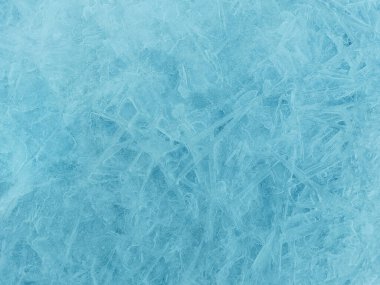 Donmuş Baltık Denizi 'nde kışın tuhaf bir buz kütlesi.