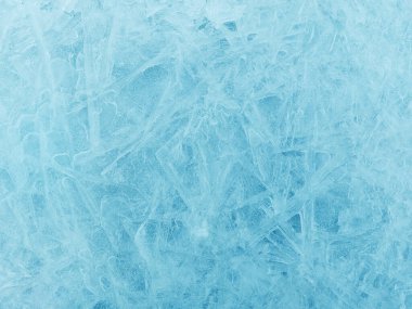 Donmuş Baltık Denizi 'nde kışın tuhaf bir buz kütlesi.