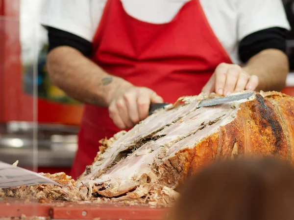 在意大利市场意大利烤乳猪 免版税图库图片