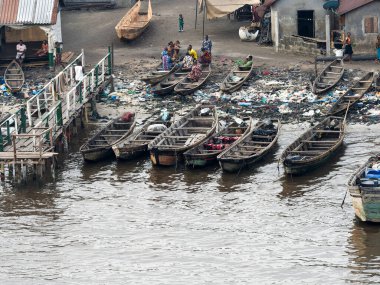 Lagos 'un en büyük gecekondu mahallesi, Makoko. Makoko 'da 100.000' den fazla insan yaşıyor ve bu fotoğraf Lagos, Nijerya 'da çekildi. 23 Ağustos 2022
