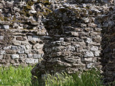 LUNI, MASSA CARRARARARA, İTALYA 13 Nisan 2023: Luni 'deki Antik Roma döneminden arkeolojik kalıntılar. Nam-ı diğer Portus Lunae. Amfitiyatro amfitiyatrosu..