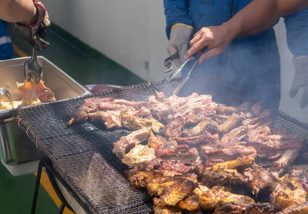 Barbeküde kızartılmış etin ayrıntıları.