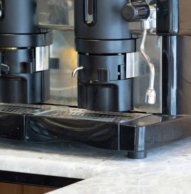 Bir restoranda kahve makinesi