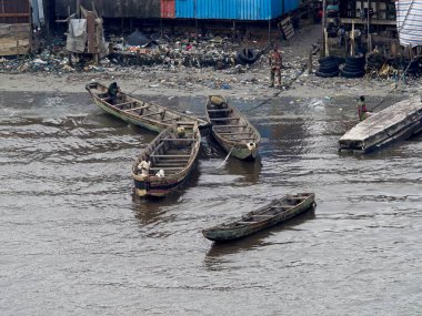 Lagos 'un en büyük gecekondu mahallesi, Makoko. Makoko 'da 100.000' den fazla insan yaşıyor ve bu fotoğraf Lagos, Nijerya 'da çekildi. 23 Ağustos 2022