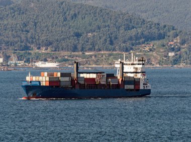 Galiçya İspanya 'daki Ria de Vigo konteynır gemisi 