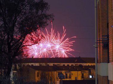 Yeni yıl festivalinde havai fişekler