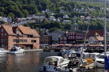 Bir bahar günü, Norveç Tromsoe şehir manzarası