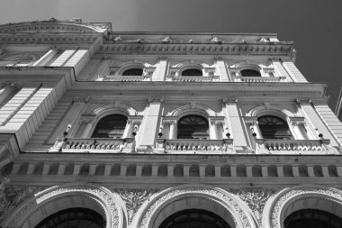 İtalya 'daki Napoli şehrindeki eski bina.