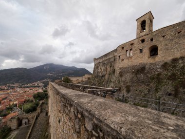 Sahip, Malaspina Kalesi 'nden manzara