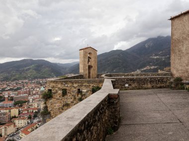 Sahip, Malaspina Kalesi 'nden manzara