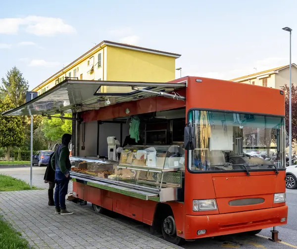 Hagyományos Olasz Konyha Úton Kis Teherautók Által Felszolgált Élelmiszer Utcákon Stock Fotó
