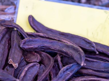 Ballaro, Palermo, Sicilya, İtalya gıda pazarında karabataklar