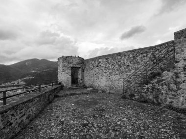 Sahip, Malaspina Kalesi 'nden manzara