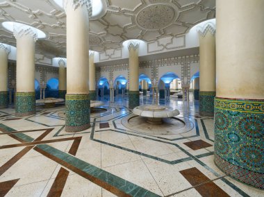 Kazablanka, Fas - 26 Haziran 2024: Afrika 'daki en büyük cami olan Hasan II Camii' nin içi