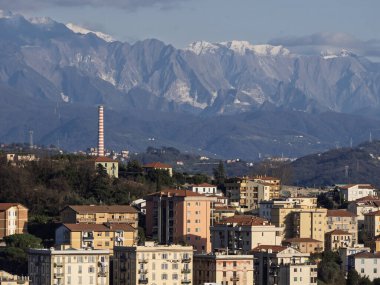 La spezia 'nın havadan görünüşü bir tepeden alınır.
