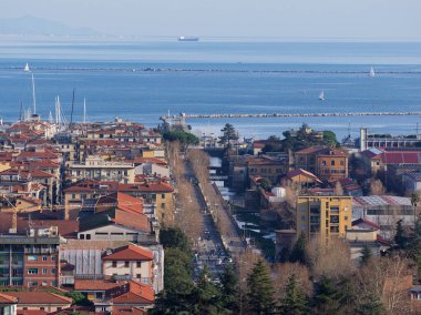 La spezia 'nın havadan görünüşü bir tepeden alınır.