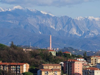 La spezia 'nın havadan görünüşü bir tepeden alınır.