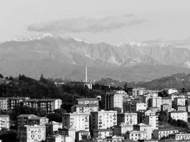 La spezia 'nın havadan görünüşü bir tepeden alınır.