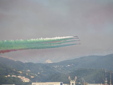 La Spezia, İtalya - ITALY- Ağustos 09 2025: İtalyan Hava Kuvvetleri Frecce Tricolori (Tricolor Arrows) La Spezia, ITALY 'de konser verdi 