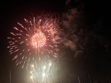 Yaz boyunca İtalya 'da havai fişekler