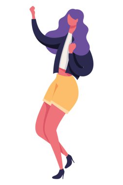 Mor saçlı bir kadın dans ediyor.