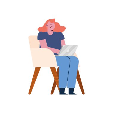 Dizüstü bilgisayar kullanan kızıl saçlı kadın.