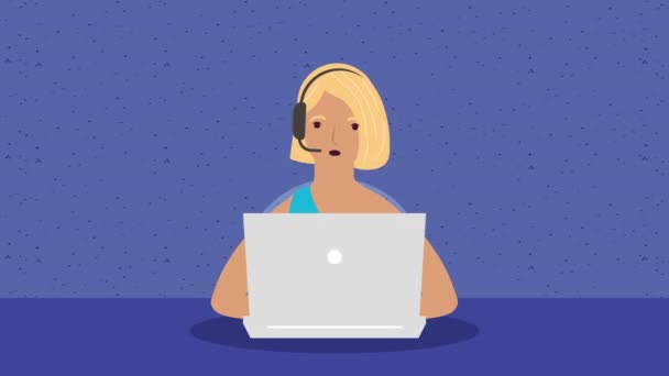 使用笔记本电脑角色动画的金发女人4K视频动画 — 图库视频影像