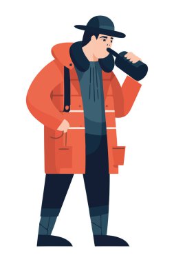 Bir kişi kışın beyaz paltoyla yürüyor.