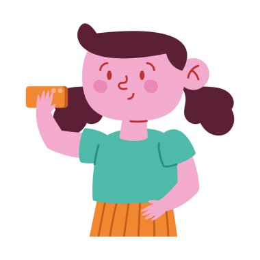 Küçük tatlı kız akıllı telefonuyla selfie çekiyor.