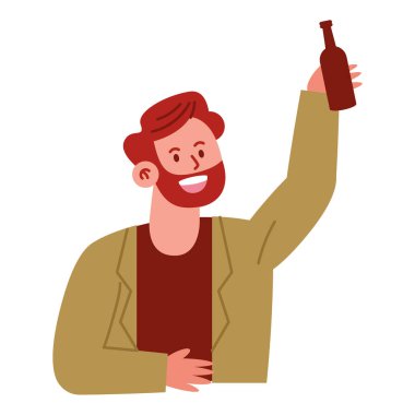 Elinde bira şişesi olan adam kutlama yapıyor.