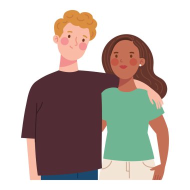 Mutlu bir adam ve kadın yalnızken sarılıyor.