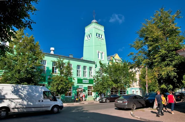 Klintsy Russia July 2010 储蓄银行 座落于街道上市政厅的历史建筑中 在市中心 — 图库照片