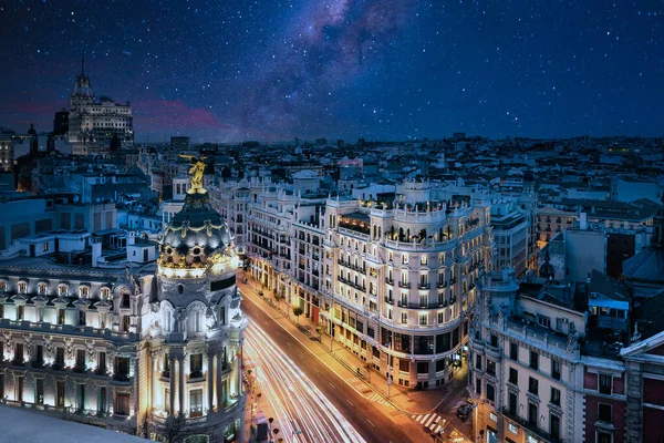 Раи Светофоров Улице Gran Главной Торговой Улице Мадрида Ночное Время — стоковое фото