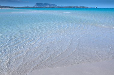 Güzel suyu olan ünlü La Cinta plajı. Sardinya, İtalya 'da San Theodoro
