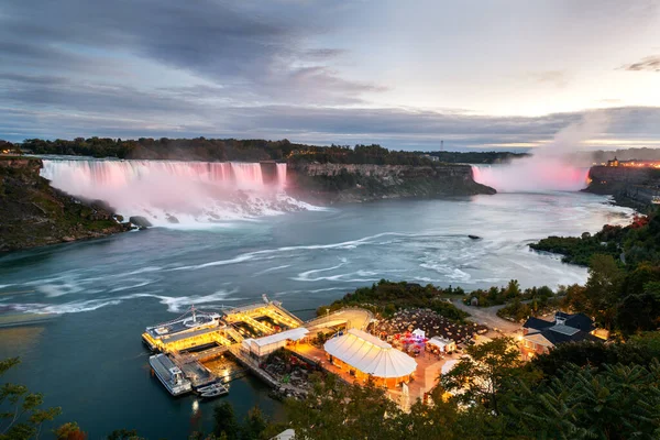 Berömda Niagara Faller Skymningen Visar Och Sevärdheter Royaltyfria Stockbilder