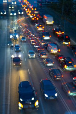 Kyiv akşam trafik manzaralı pecherskyi Köprüsü Ukrayna. Çoklu pozlama efekti