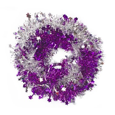 Çelenk desenli Noel çelengi beyaza izole edilmiş.