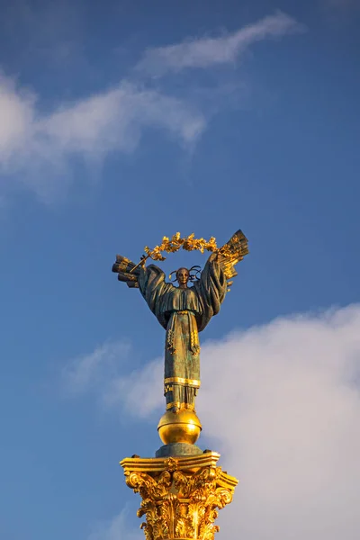 乌克兰基辅 2022年11月13日 基辅Maidan Nazalezhnosti独立纪念碑 — 图库照片