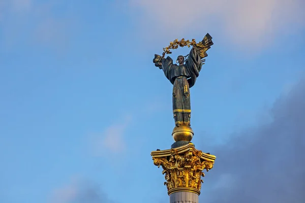 乌克兰基辅 2022年11月13日 基辅Maidan Nazalezhnosti独立纪念碑 — 图库照片