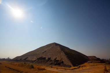 Teotihuacan harabelerinde Güneş Piramidinin Vew 'ı - Mexico City, Meksika