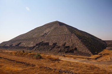 Teotihuacan harabelerinde Güneş Piramidinin Vew 'ı - Mexico City, Meksika