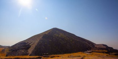 Teotihuacan harabelerinde Güneş Piramidinin Vew 'ı - Mexico City, Meksika
