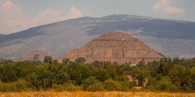 Teotihuacan harabelerinde Güneş Piramidinin Vew 'ı - Mexico City, Meksika