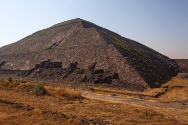 Teotihuacan harabelerinde Güneş Piramidinin Vew 'ı - Mexico City, Meksika