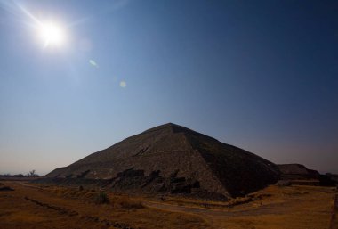 Teotihuacan harabelerinde Güneş Piramidinin Vew 'ı - Mexico City, Meksika