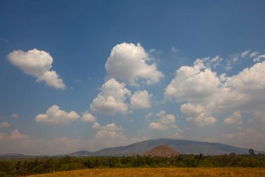 Teotihuacan harabelerinde Güneş Piramidinin Vew 'ı - Mexico City, Meksika