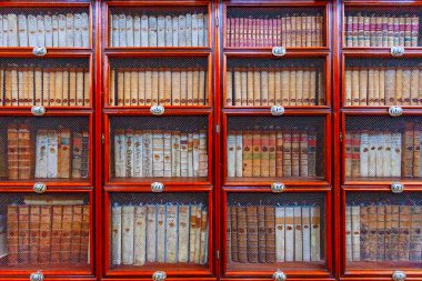 Puebla, Meksika - 17 Mart 2022: 1646 'da kurulan Palafoxiana kütüphanesi, 15. yüzyıldan 20. yüzyıla kadar Meksika' daki ilk halk kütüphanesiydi..