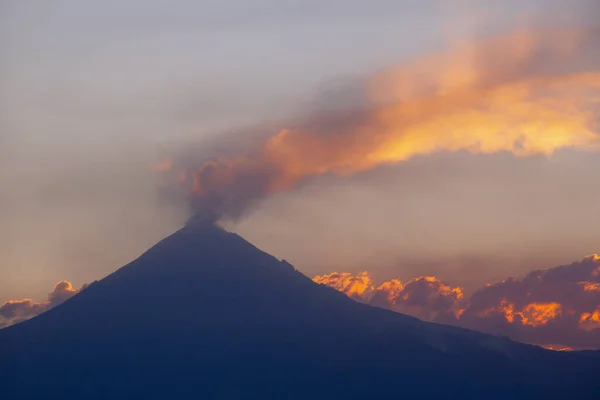 Vista Sobre Vulcão Popocatepetl Durante Pôr Sol Antiga Pirâmide Cholula — Fotografia de Stock