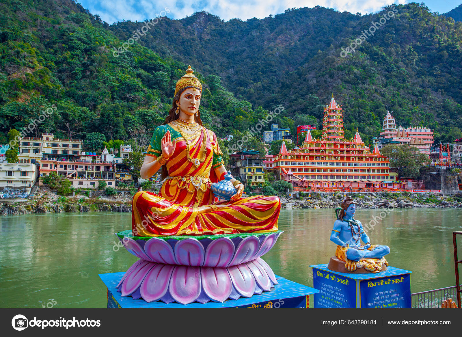 Lakshman Jhula, Rishikesh, Uttarakhand, India 🇮🇳 | Twesha's Travel Diary
